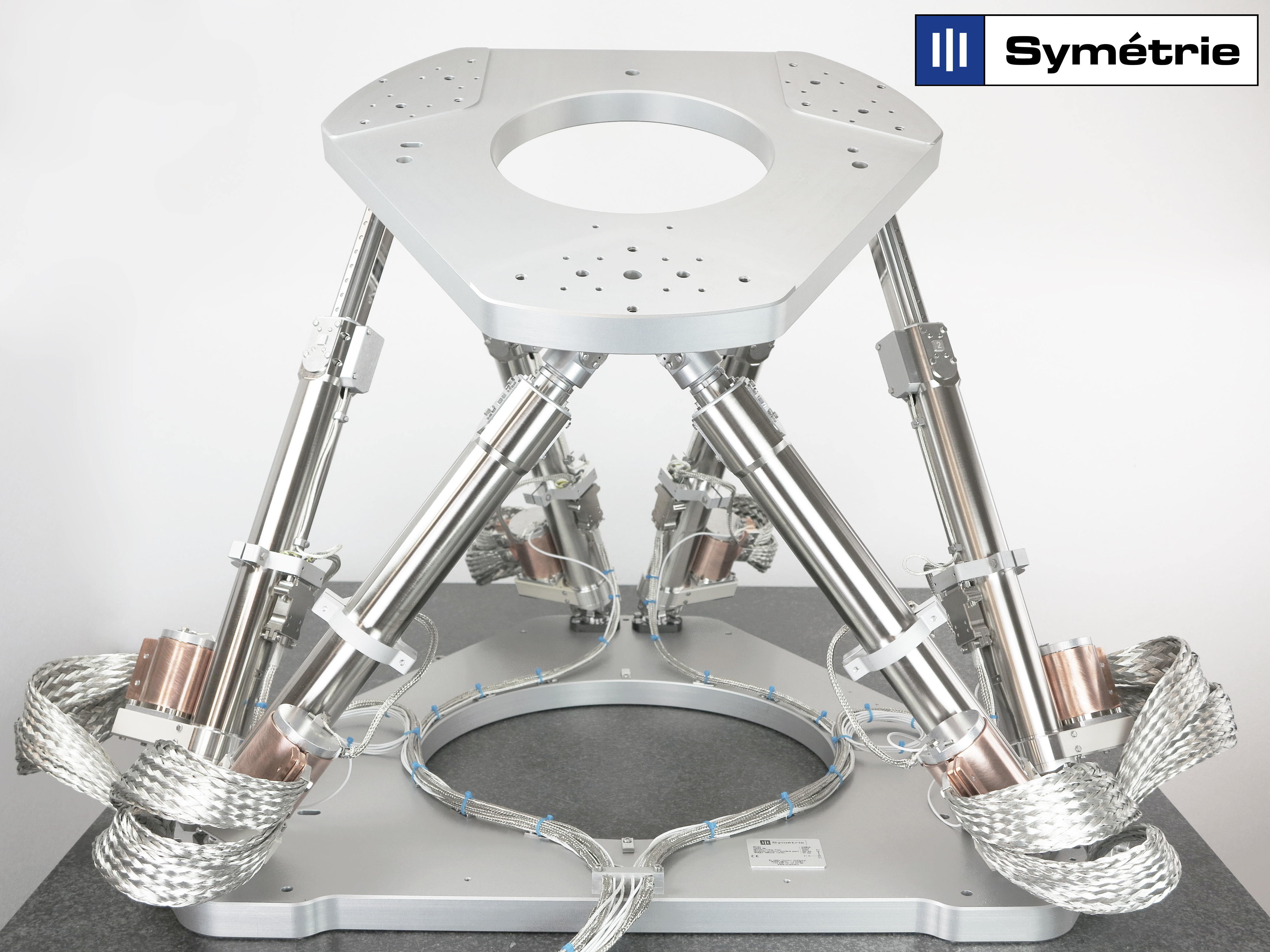 Un hexapode Symétrie testera  des caméras de la mission PLATO  à l’Institut d’Astrophysique Spatiale